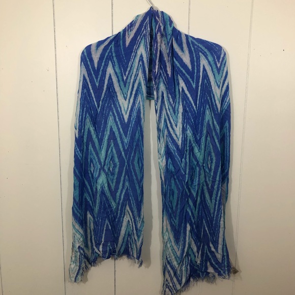 Chico’s Blue White Print Scarf - Picture 5 of 5